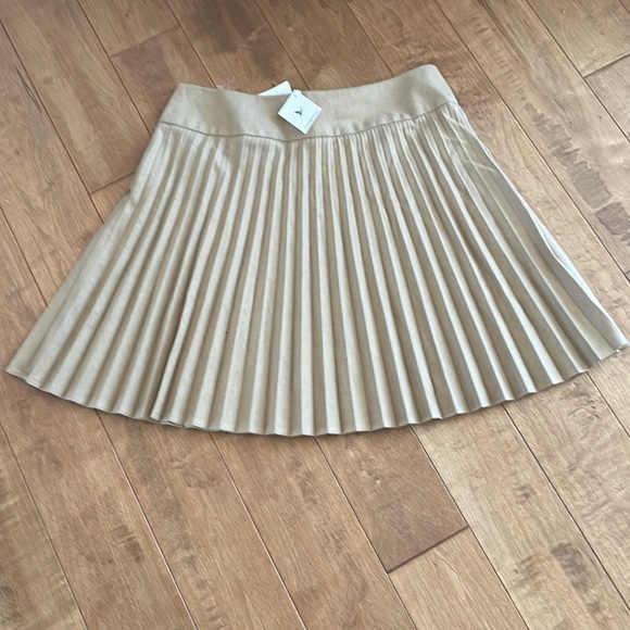 LL Bean Signature 12 British wool flannel camel pleated skirt - Picture 3 of 9